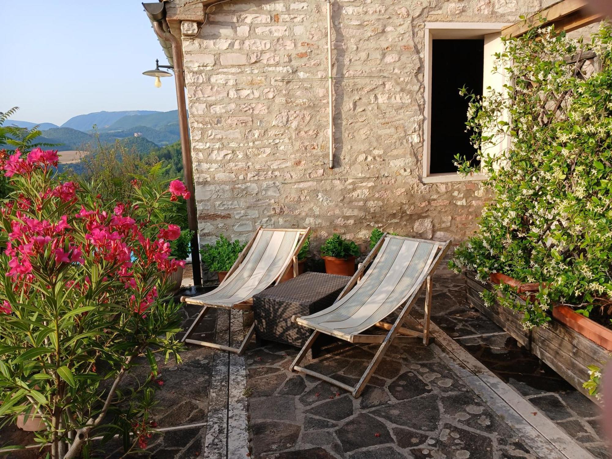 Agriturismo Del Frontino - Lo Studio アックアラーニャ エクステリア 写真